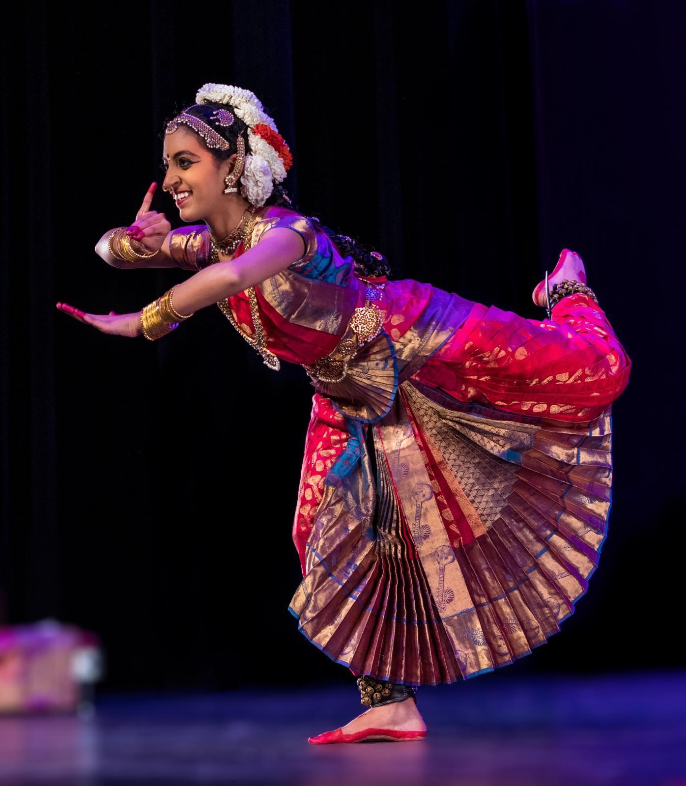Aarushi Lakhi depicting Meenakshi in a pink and blue Bharatanatyam costume